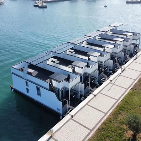 Exclusive Houseboat Directly In The Marina Botel 3*