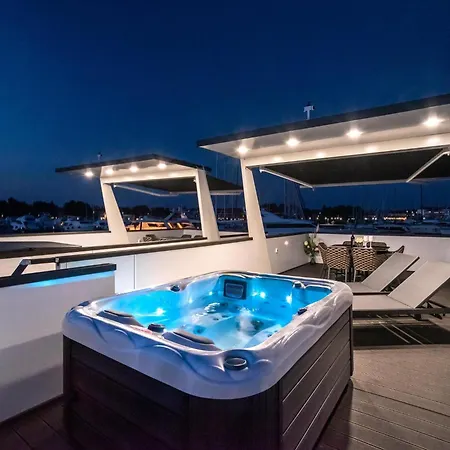Exclusive Houseboat Directly In The Marina Botel