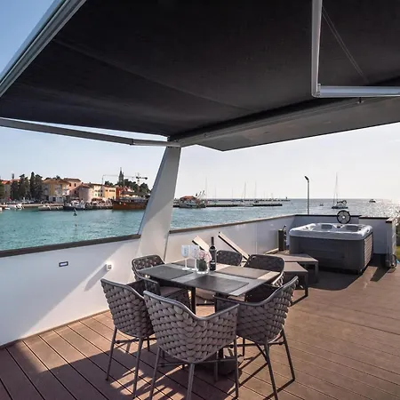 Botel Exclusive Houseboat Directly In The Marina 3*