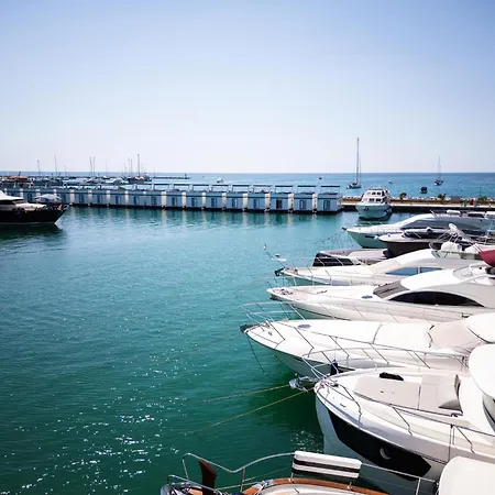 Botel Exclusive Houseboat Directly In The Marina 3*