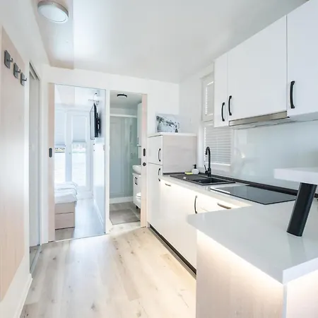 Botel Exclusive Houseboat Directly In The Marina 3*