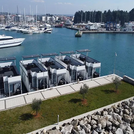 Botel Exclusive Houseboat Directly In The Marina
