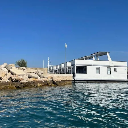 Botel Exclusive Houseboat Directly In The Marina 3*