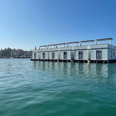 Botel Exclusive Houseboat Directly In The Marina Novigrad Istria