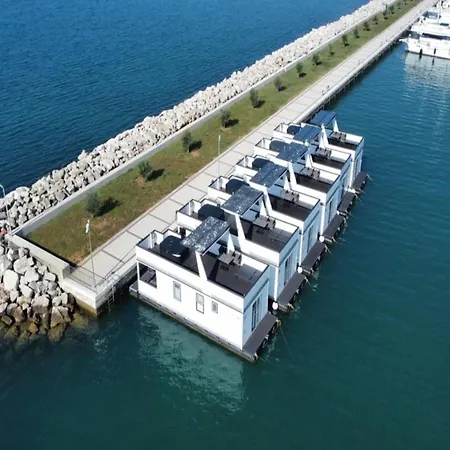 Exclusive Houseboat Directly In The Marina Botel 3*
