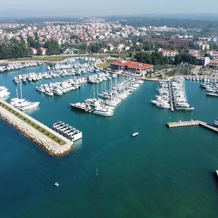 Botel Exclusive Houseboat Directly In The Marina Novigrad Istria